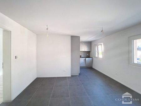 Situé à 3 minutes à pied de la gare, appartement de 2,5 pièces rénové - Photo 2