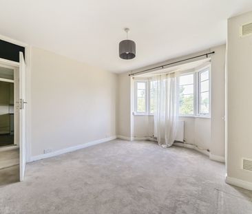 Flat to rent - Amblecote Road, London, SE12 - Photo 3