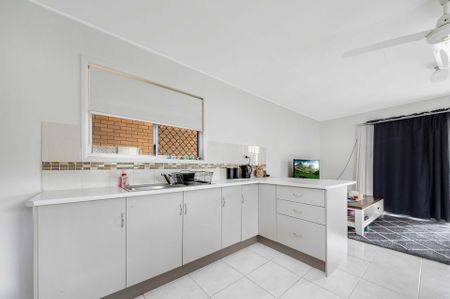 Modern & Stylish Unit - Photo 4