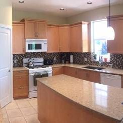 Bright, elegant 4 bed, 3 bath home in Sooke (Sunriver) - Photo 4