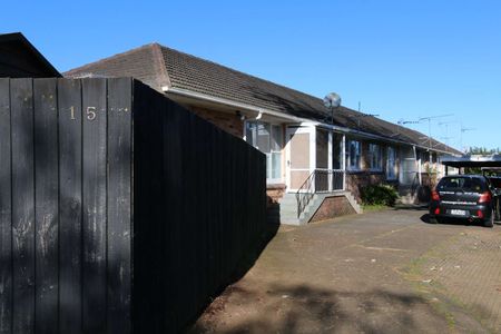 Very tidy two bedroom unit - Photo 3