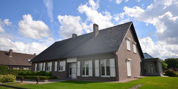 Eengezinswoning te huur in Hechtel voor € 1.600 met 5 slaapkamers - Photo 1