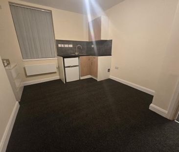 1 bedroom in a house share to rent - Photo 6