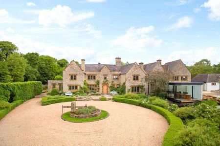 Unique family home in the north Cotswold village of Dorsington. - Photo 2