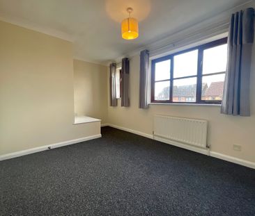 2 bedroom Semi-Detached House to let - Photo 3