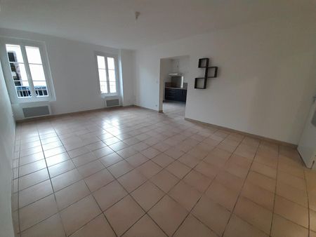 Location Appartement 4 pièces 110m² TRIE SUR BAISE 65220 - Photo 2