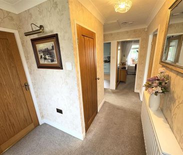 3 bedroom semi-detached bungalow to rent - Photo 4
