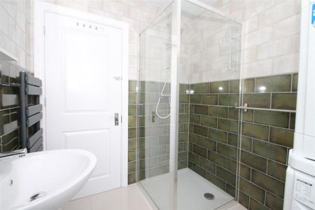 3 bedroom maisonette to rent - Photo 2