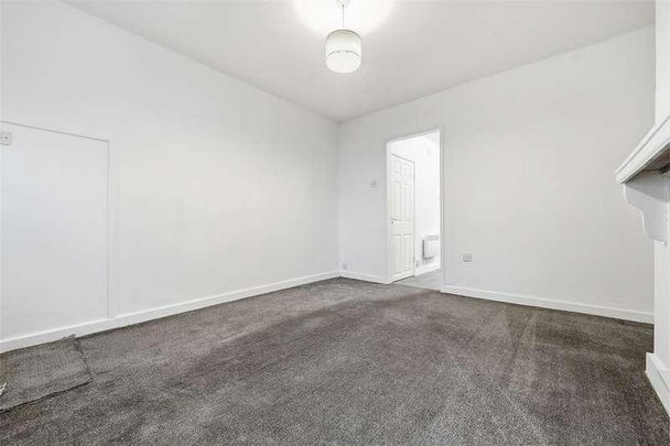 Black Road, Macclesfield, SK11 - Photo 1