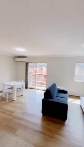 2 bed 2 bath - Photo 2