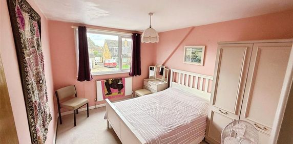 1 bedroom in a house share to rent - Photo 2