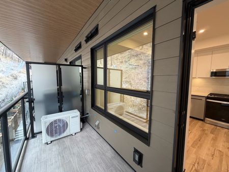 July 1st: 1 bed, 1 bath Top Floor – Clifton - Photo 2