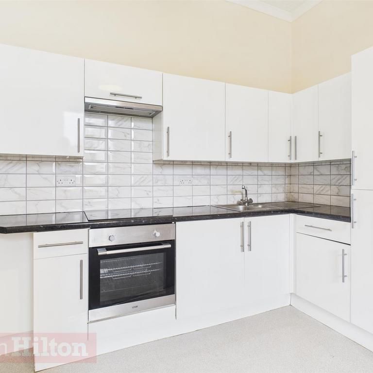 2 bedroom ground floor flat to rent - Photo 1