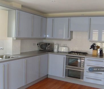 1 bedroom in a house share to rent - Photo 2