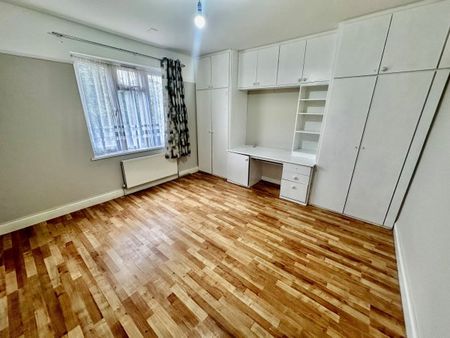 Cranbrook Rise, Ilford, IG1, Property for rent - Photo 2