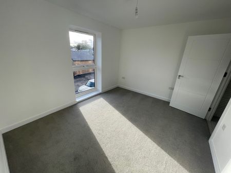 Flatts Close, Bristol, Stoke Gifford - Photo 2