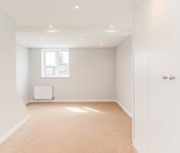 Two Bedroom Flat – Temple Fortune Parade NW11 - Photo 2
