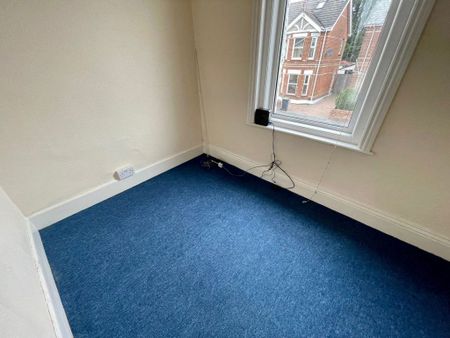 HANKINSON ROAD, CHARMINSTER (83AHA) - Photo 2