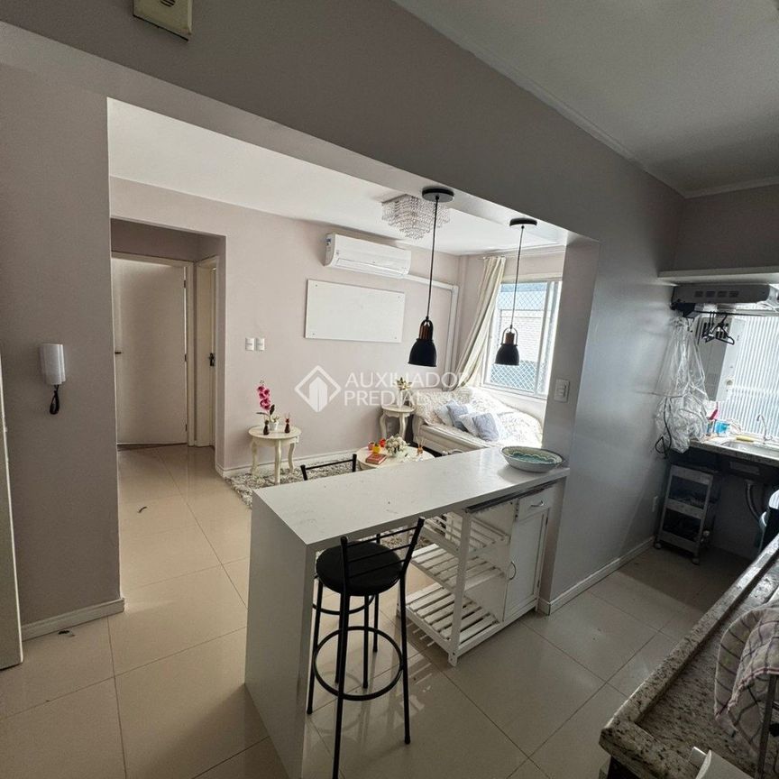 Apartamento com 2 quartos e 53m² para alugar em Petrópolis, Porto Alegre. - Photo 1
