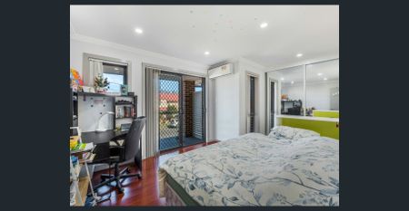 WELCOME TO LUXURY LIVING! - Photo 4