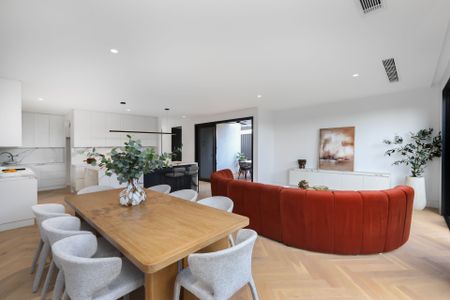 Luxury & New In Greenvale! - Photo 5