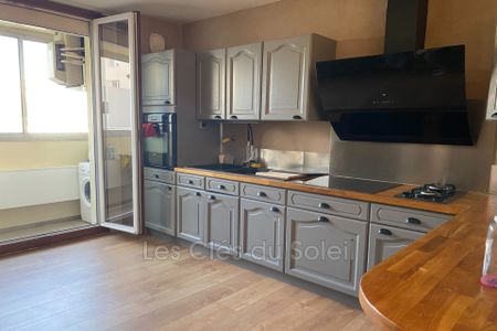 Location Appartement 3 pièces 77m² TOULON 83200 - Photo 4