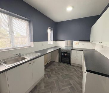 3 bedroom semi-detached house to rent - Photo 4
