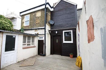 3 bedroom terraced house to rent - Photo 5