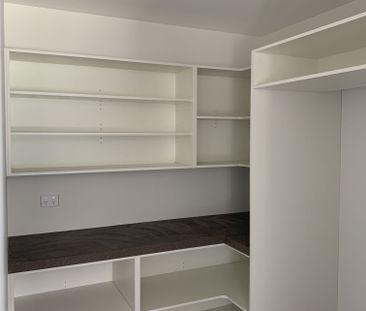 Sunny 4 Bedroom/2 bathroom Home - Photo 3