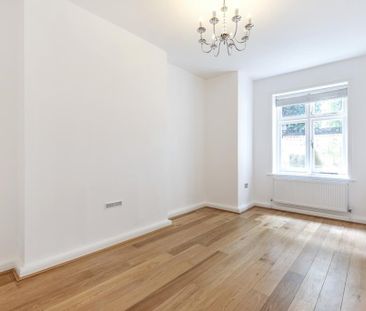 3 bedroom flat to rent - Photo 4