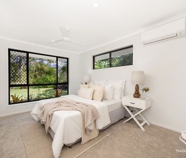 Perfect Family Living on a Spacious Block - Walk to Westfield Carin... - Photo 2