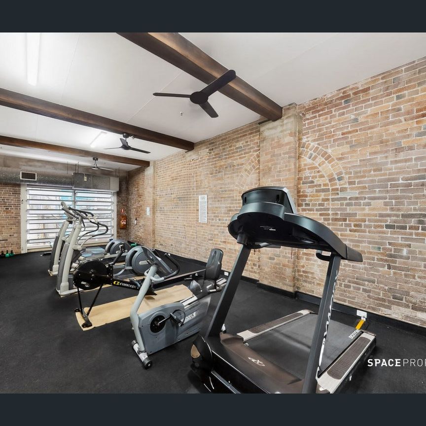 Charming Spring Hill Haven Awaits You - Photo 1