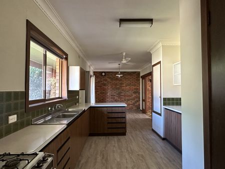 18 Erskine Street, SHEPPARTON VIC 3630 - Photo 4