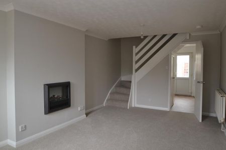 2 bedroom semi-detached house to rent - Photo 2