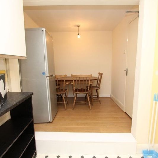 Room in a Shared Flat, Roman Road, E3 - Photo 1