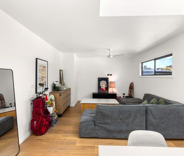 32 Granada Avenue, Macquarie Hills NSW 2285 - House For Rent | Domain - Photo 1