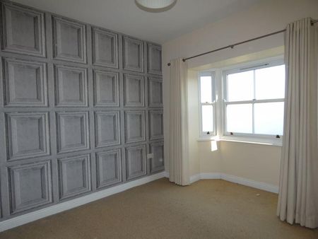 4 bedroom end of terrace house to rent - Photo 3