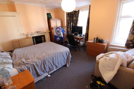 4 bedroom terraced house to rent - Photo 3