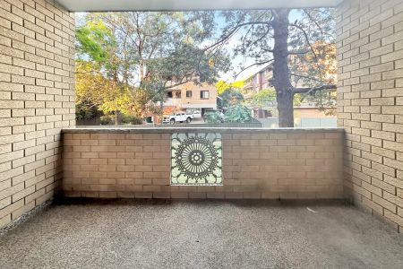 Beautiful Bright 2 Bedroom Apartment - Photo 2