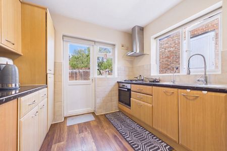 3 bedroom House in Wavell Road, Maidenhead - Photo 5
