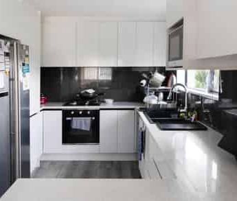 Four bedroom home in Papakura! - Photo 2