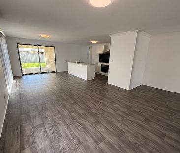 Bright, Spacious & Beautiful Lifestyle Home to Relax In. - Photo 1
