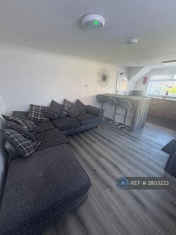 1 bedroom in a house share to rent - Photo 5