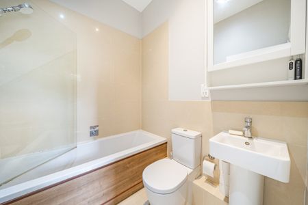 Clapham Common North Side, London, SW4 - Photo 5