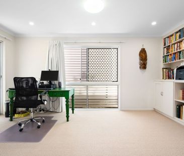 Comfortable Family Living in a Prime Hollywell Location - Photo 4