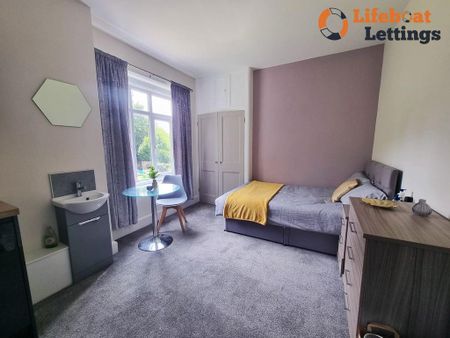 1 bedroom in a house share to rent - Photo 2