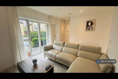 3 bedroom semi-detached house to rent - Photo 2