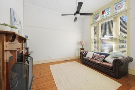 THREE BEDROOM HOME IN FANTASTIC CENTRAL LOCATION - Photo 2