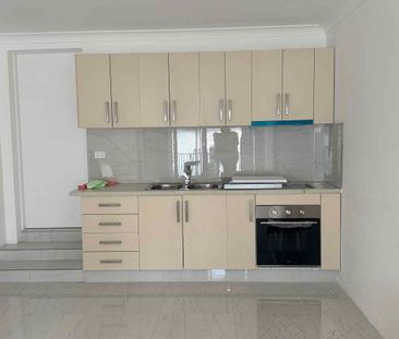 Renovated & Ready to call Home . - Photo 2