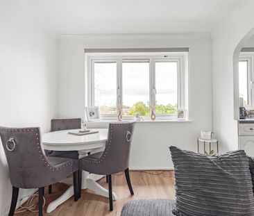 Scotts Avenue, Sunbury-on-Thames, Surrey, TW16 7ES - Photo 3